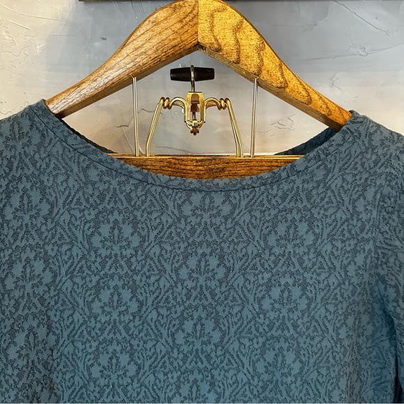 Ann Taylor LOFT Dark‎ Teal Lace Top Button Wrist Semi Sheer Size Small - Picture 5 of 12